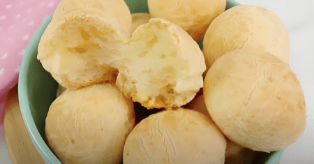 Experimente o pão de queijo mineiro que não murcha e nem endurece!