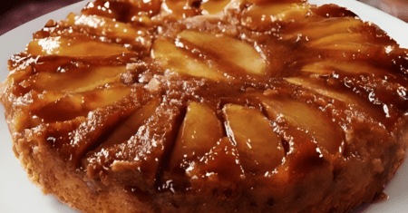 Torta de maçã caramelizada você vai querer repetir sempre